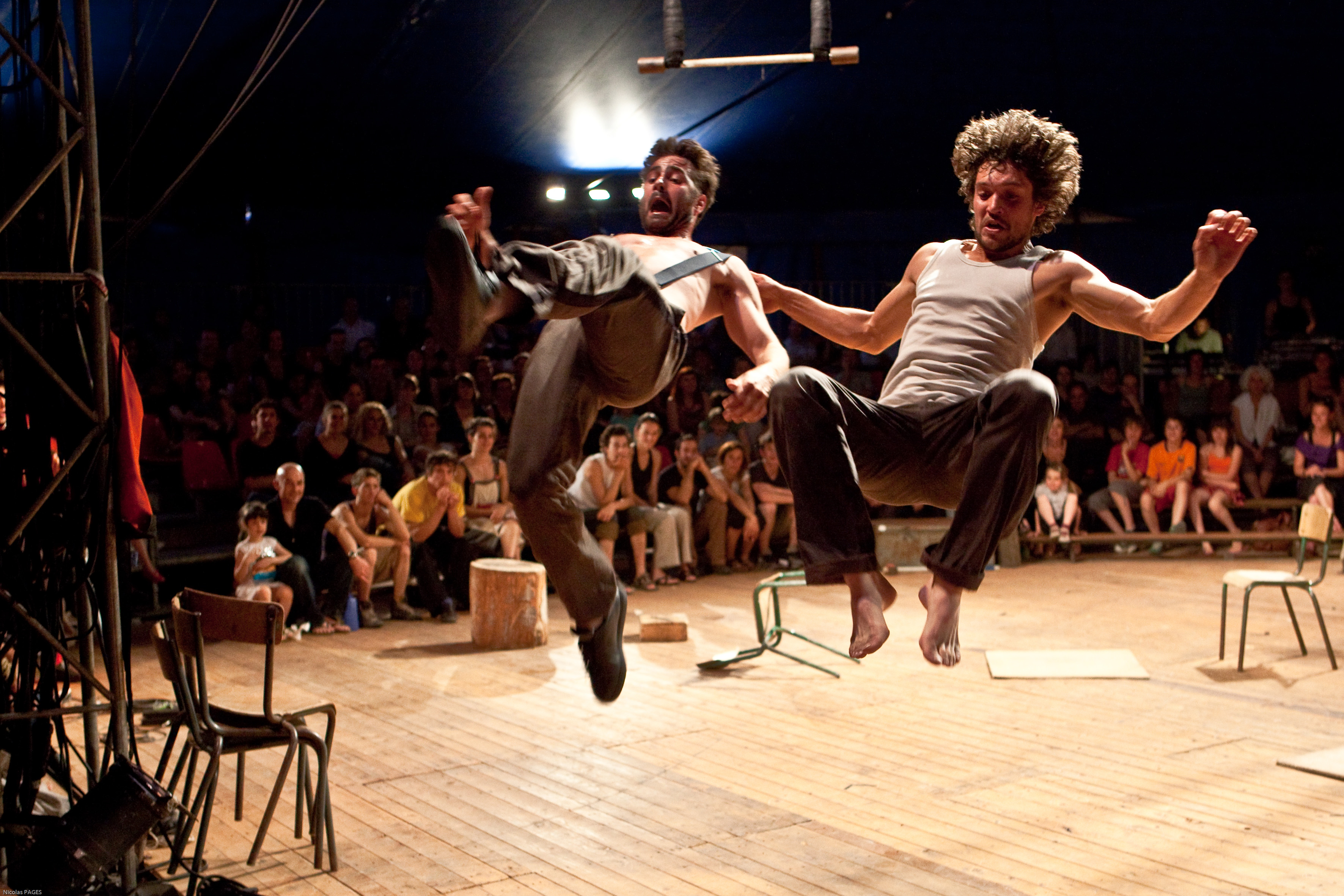 2_Cie Galapiat cirque-Risque Ze¦ürO(c)Nicolas Pages-poussie¦Çres d'images